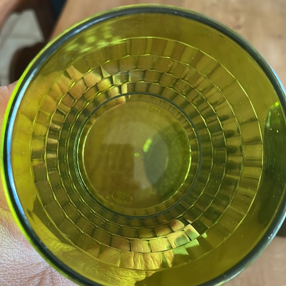 Six Vintage Plastic Picnic Cups - Picture 6 of 6